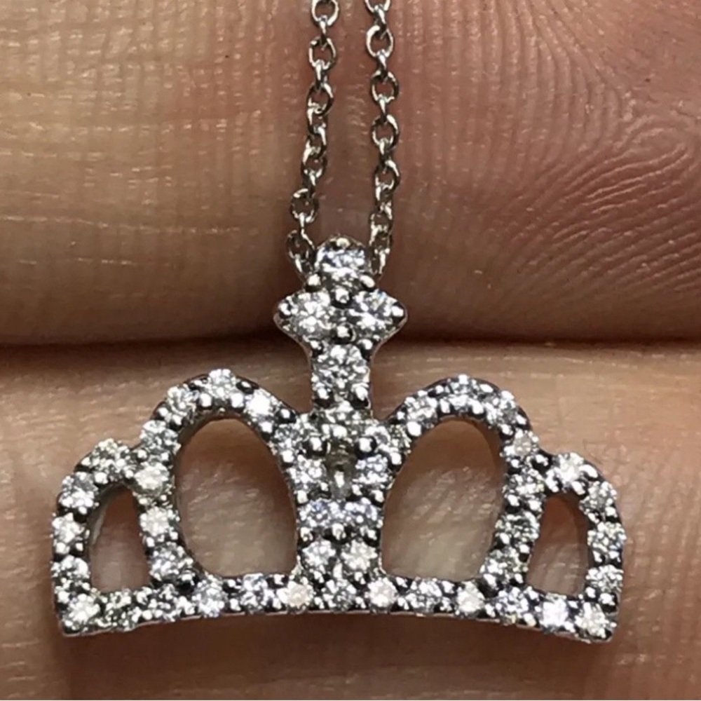 Roberto Coin Crown necklace from the Tiny Treasures